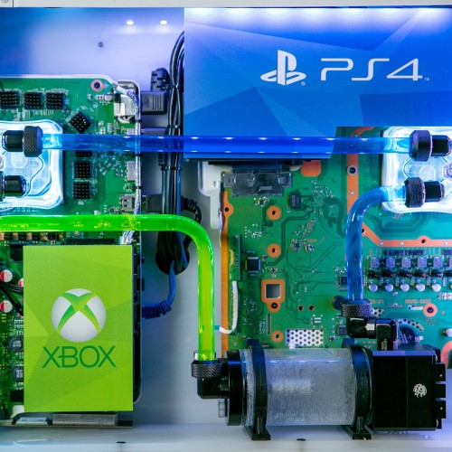 Мощный ПК, Switch, PS4 Pro и Xbox One X с жидкостным охлаждением объединили в одном корпусе — видео Мощный ПК, Switch, PS4 Pro и Xbox One X с жидкостным охлаждением объединили в одном корпусе — видео
